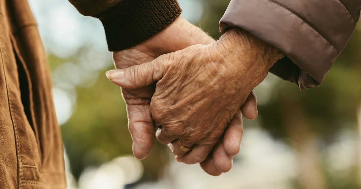 5 Signs They Are Leading You On - Mature Singles Finding Love Senior couple holding hands, representing love and companionship in later life.