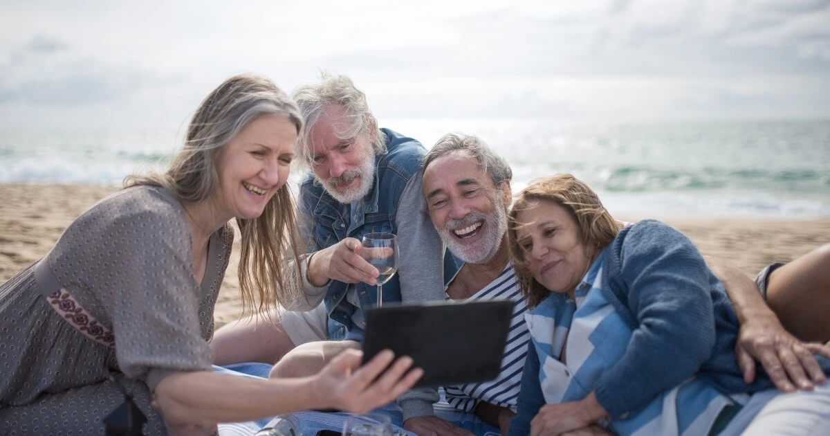 Building-a-Supportive-Social-Circle_-Tips-for-Making-Friends-and-Staying-Connected - Mature Singles Finding Love