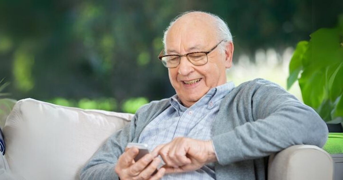 Decoding Texts- Understanding the Subtleties of Digital Communication - Mature Singles Finding Love Texting Etiquette in Modern Dating