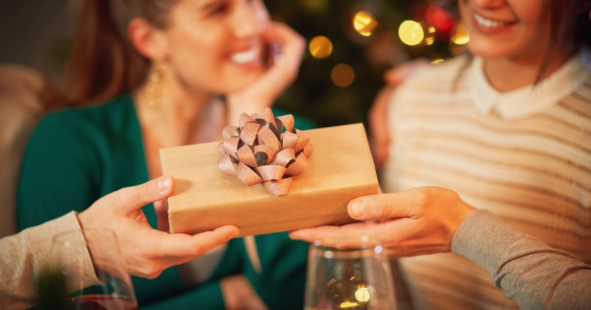 In content - Breakups Over The Holidays_ How To Stay Cheerful - Mature Singles Finding Love In content - Breakups Over The Holidays_ How To Stay Cheerful