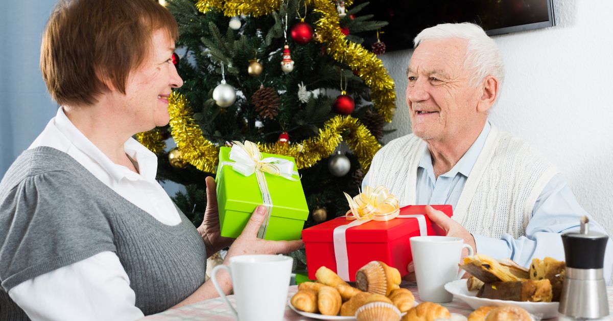 In-content_Should You Buy Your New Partner A Christmas Gift