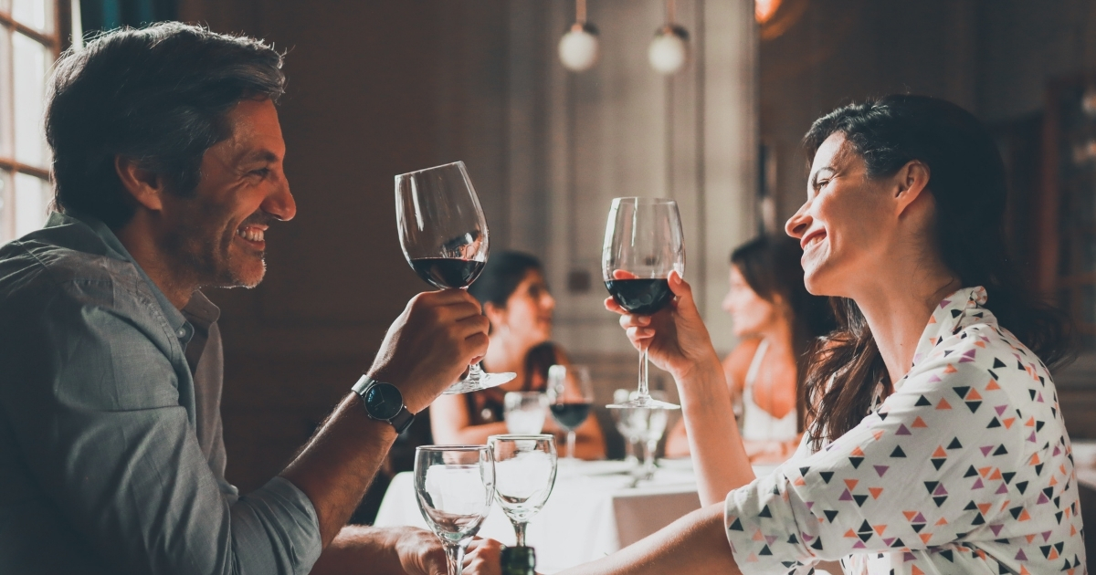 Restaurant Etiquette_ How To Act On A First Date - Mature Singles Finding Love Want to learn about the best restaurant etiquette for a first date? Click to learn how to act at a restaurant to maximize the success of any first date.