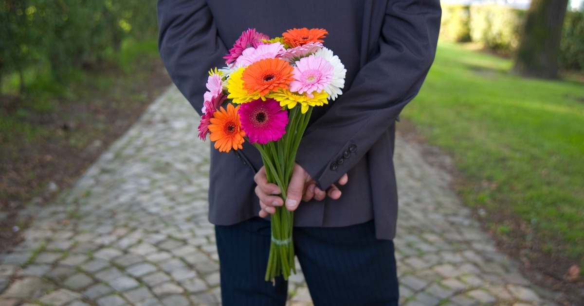 Should You Bring Flowers To A Woman On A First Date1 - Mature Singles Finding Love If you’re going on a first date in your 50s, should you bring flowers? Read here to learn if they are a good idea and other perfect first-date gift ideas.