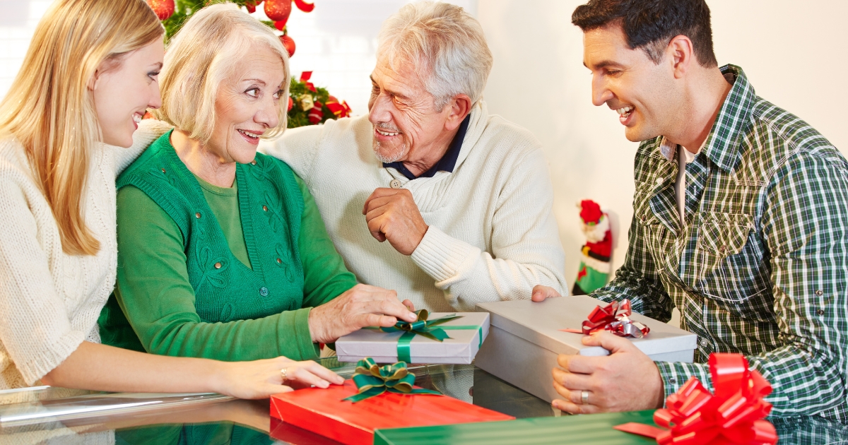Should You Bring Your Date To Meet The Family Over The Holidays - Mature Singles Finding Love Should You Bring Your Date To Meet The Family Over The Holidays