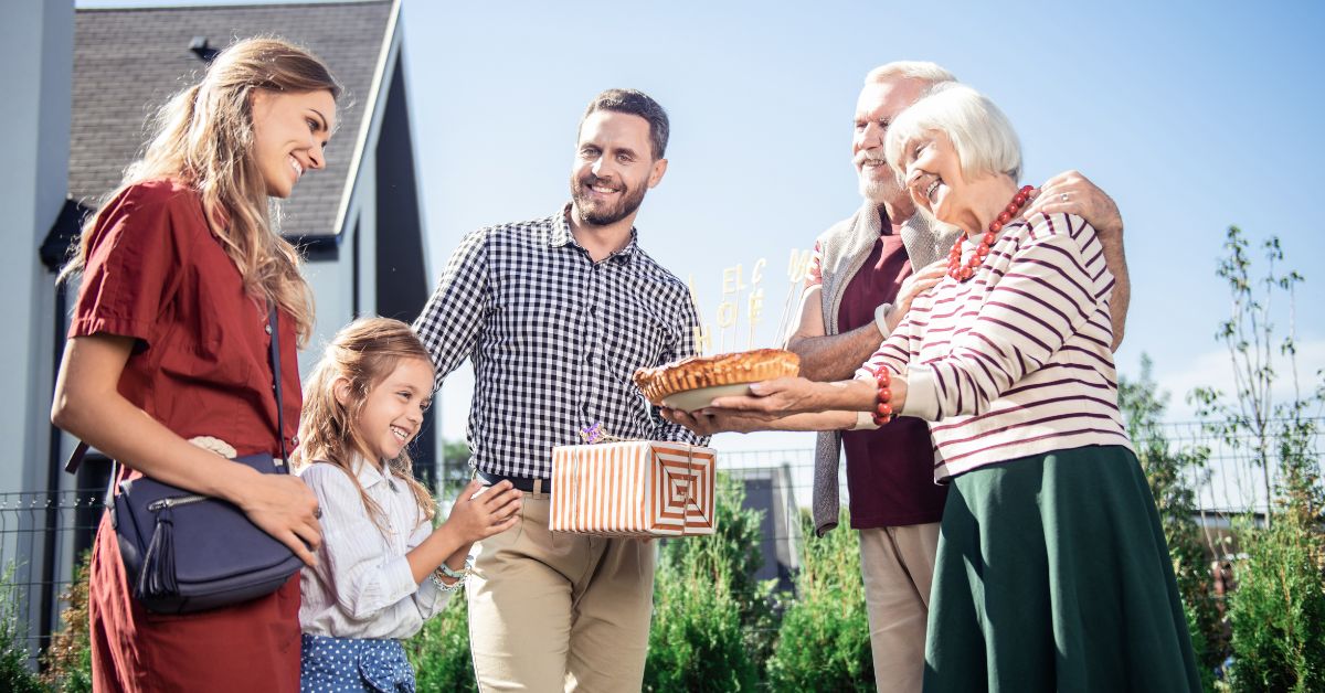 When Should You Tell Your Family About Your New Partner