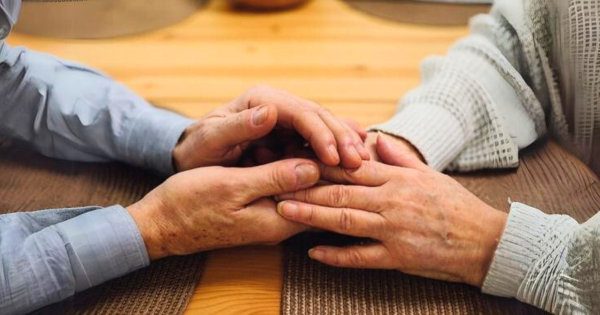 Effective Communication: Key to Sustaining Love Across Miles